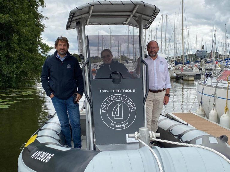 Photo du Zen Pro mis à l'eau à Arzal par Naviwatt