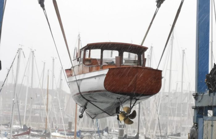 Bateau Faro, mis à l'eau sur les quais de Seine au "Quai de la photo"